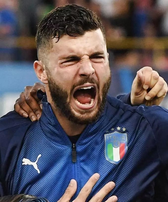 阿隆索为维尼修斯出头，对西蒙尼喊“管好你自己的人，XXXX”